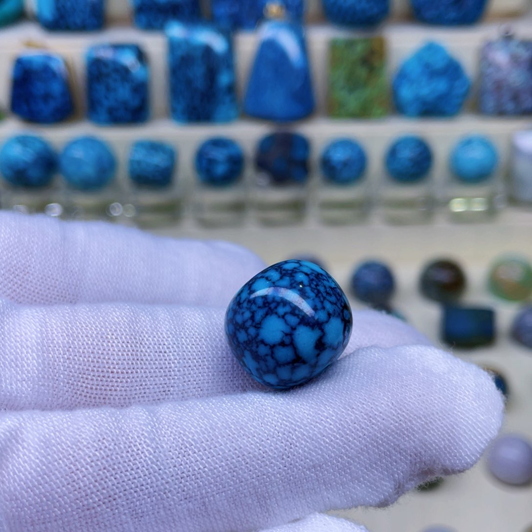 绿松石未镶嵌颈饰