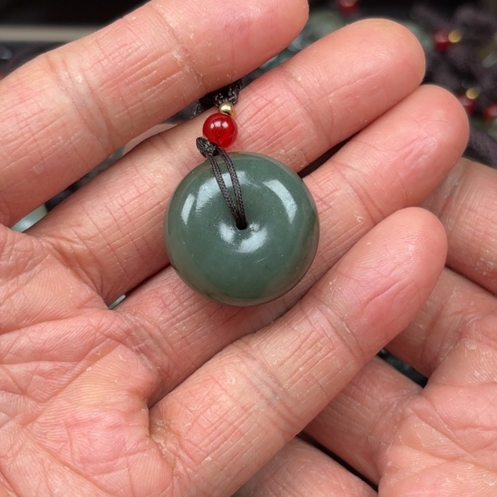 和田玉吊坠未镶嵌守****世