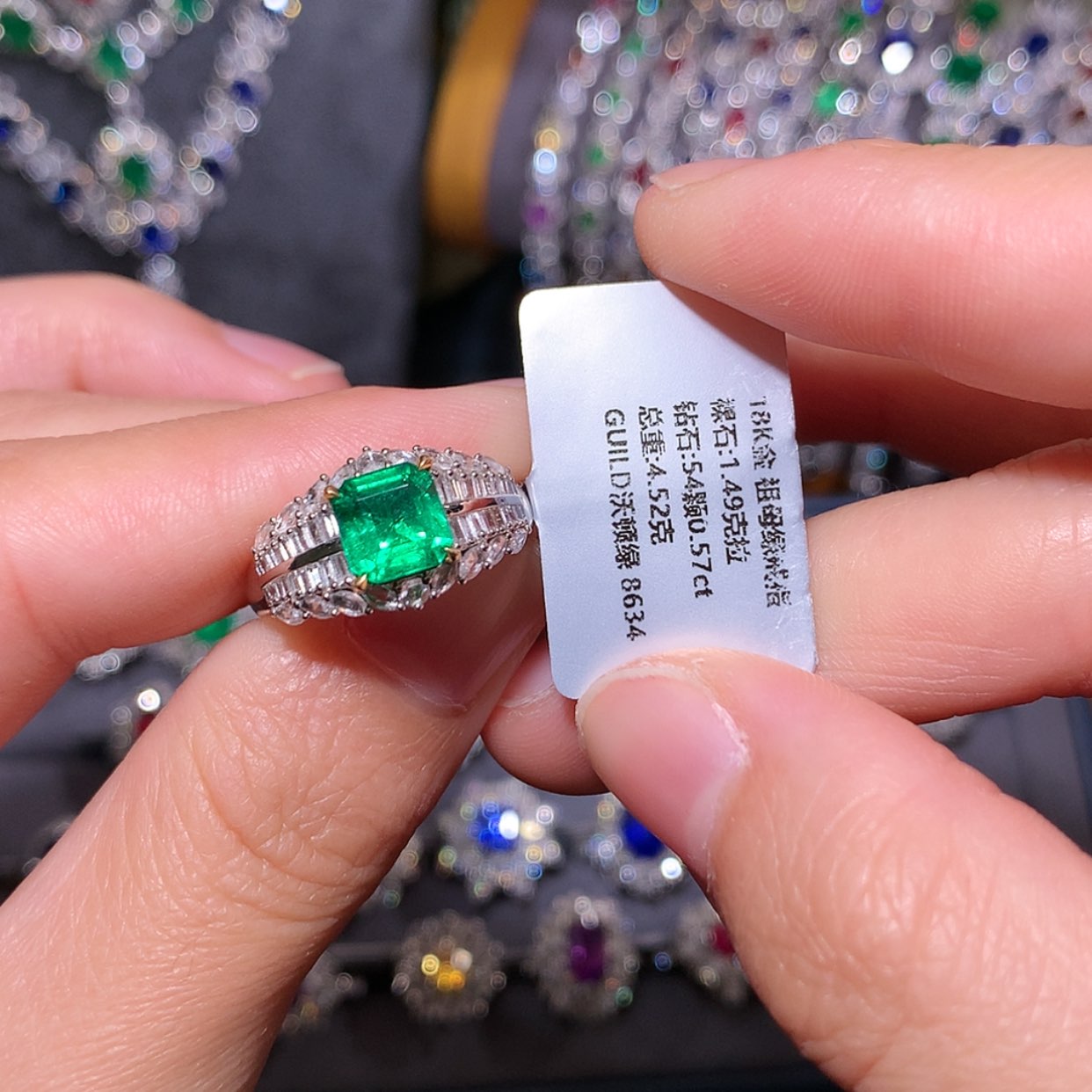 【闪购商品】祖母绿戒指18K金镶嵌