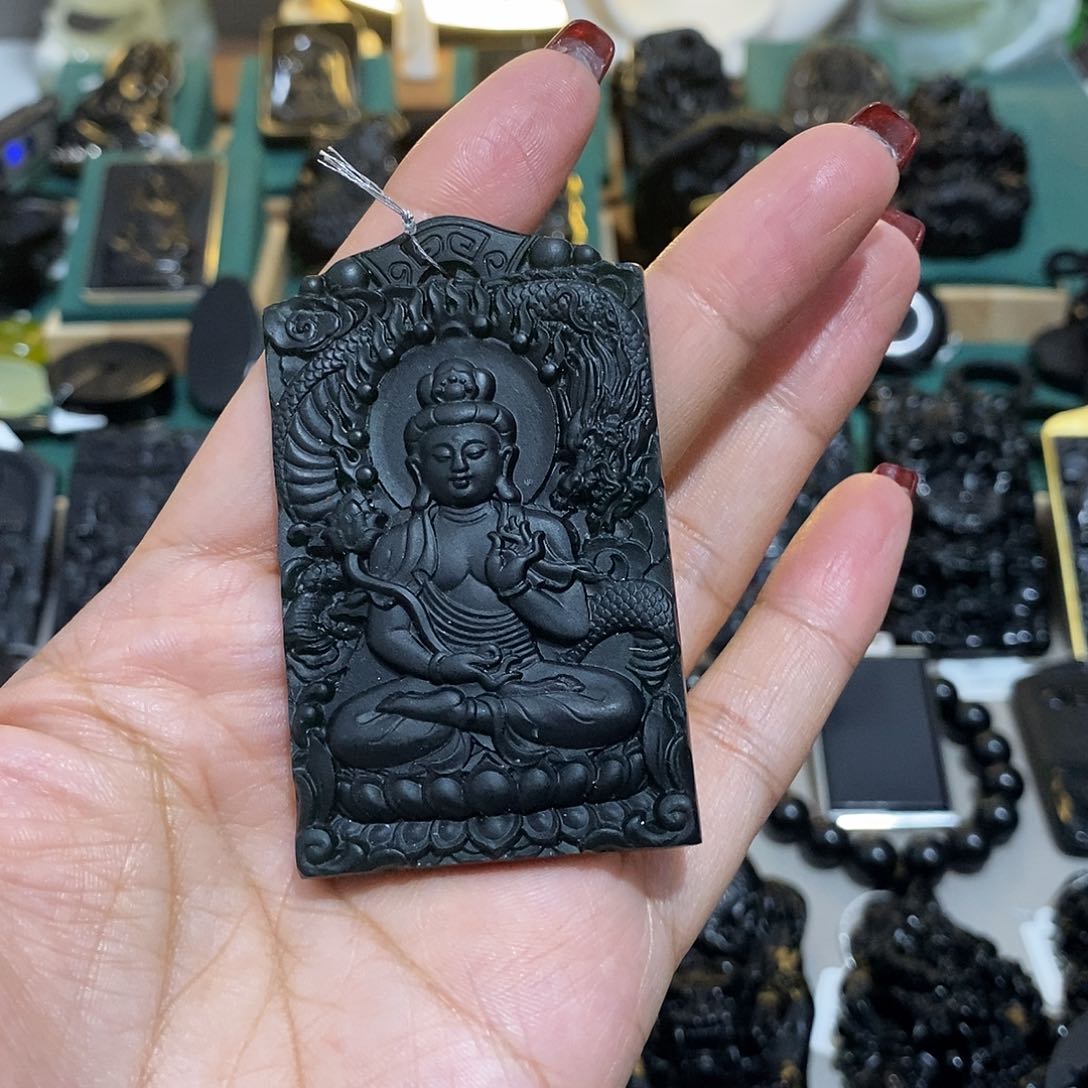 蛇纹石玉颈饰未镶嵌程*