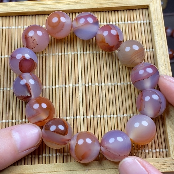 吳***森玛瑙/玉髓未镶嵌手链