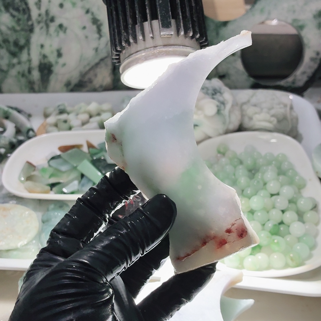 翡翠未镶嵌颈饰边角料