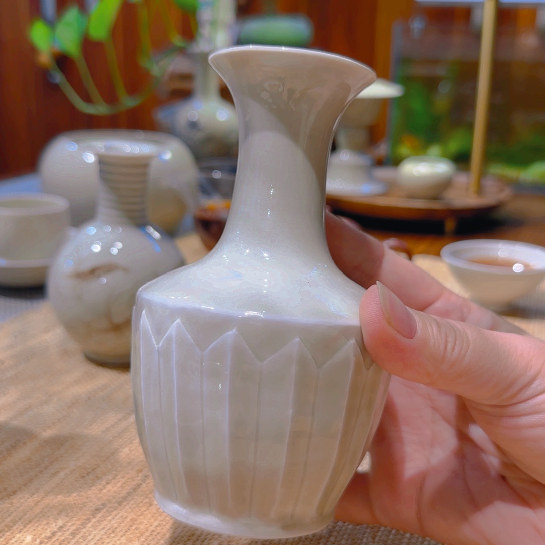 微澜定瓷 刻莲瓣花瓶14.5