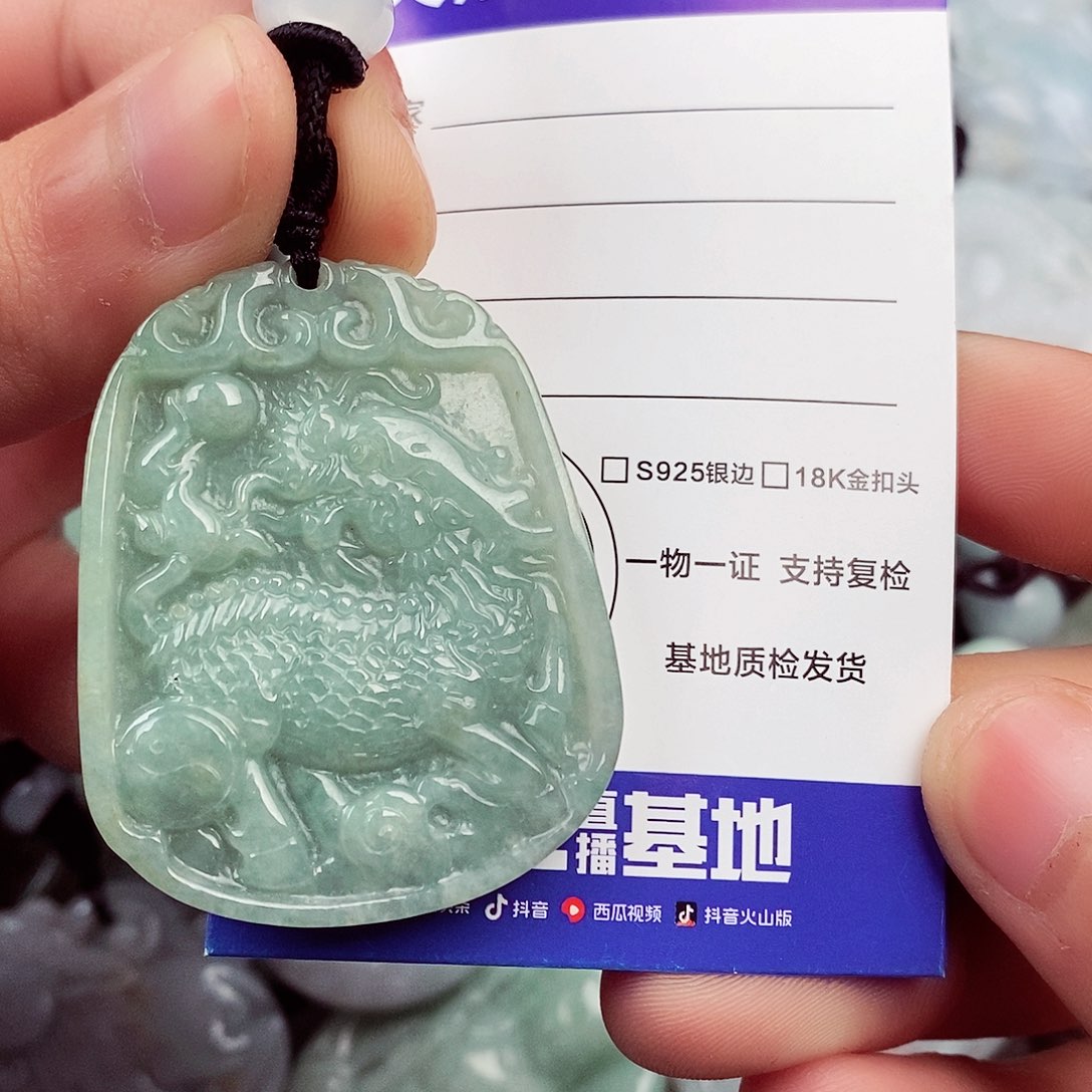 翡翠颈饰未镶嵌翡翠