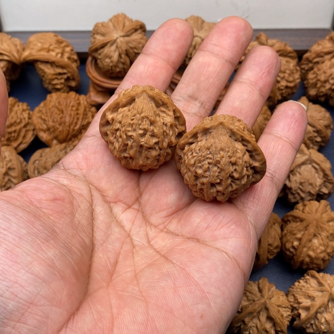 文玩核桃把件金牛全品