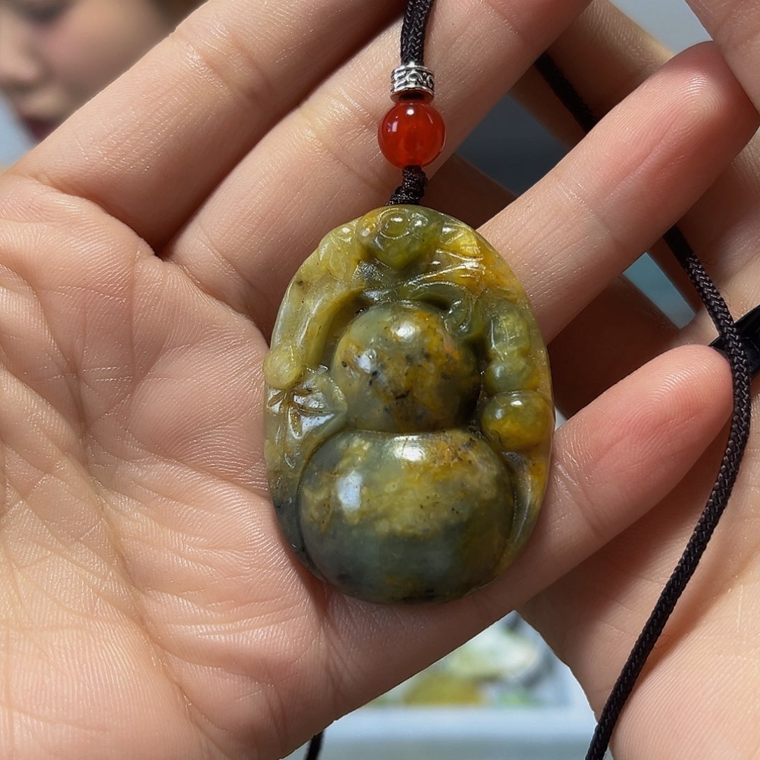 蛇纹石玉未镶嵌颈饰