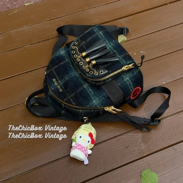 95新 MIU MIU/缪缪 只盒/羊毛呢秀款魔术贴金球流苏秀款双肩包