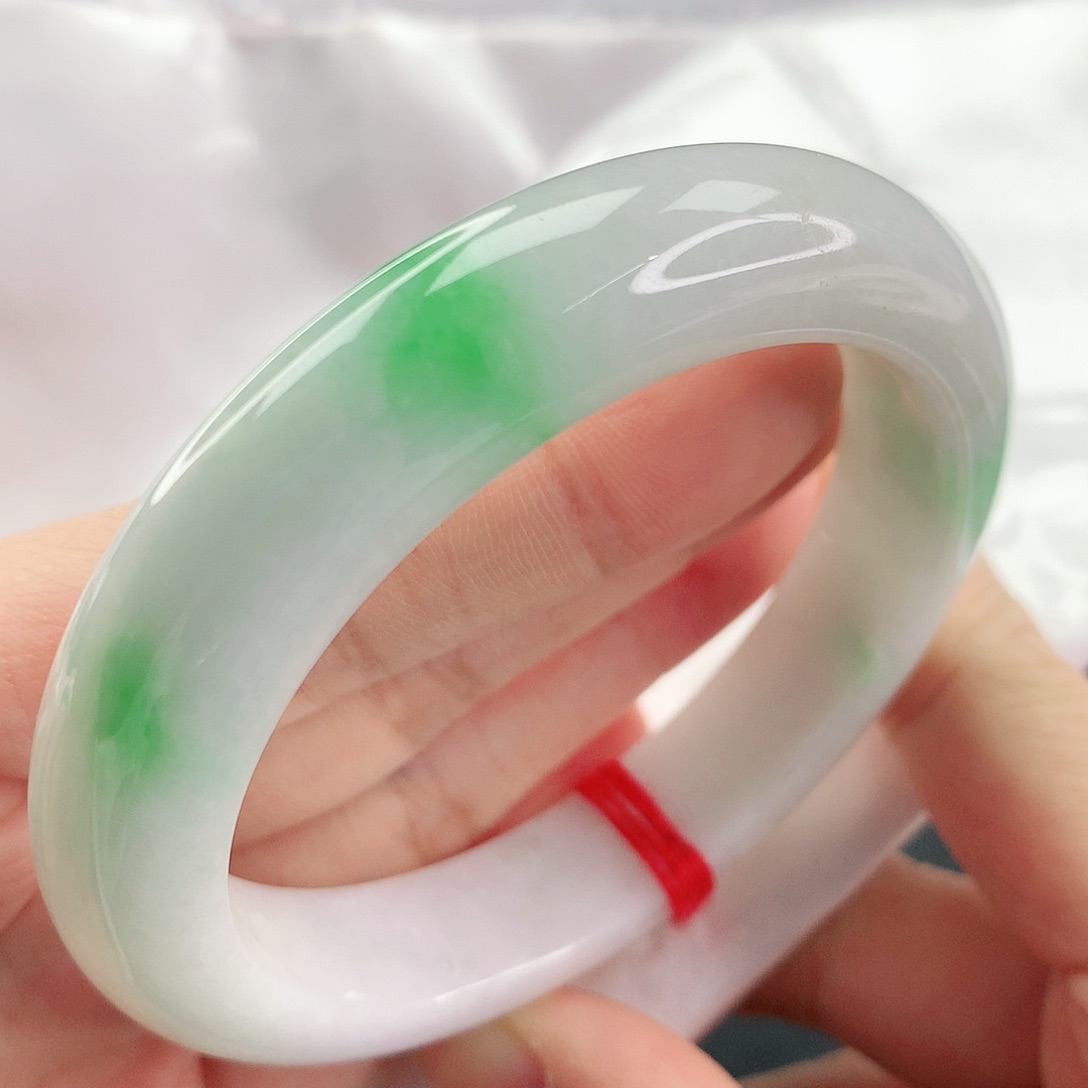 翡翠手镯未镶嵌，537