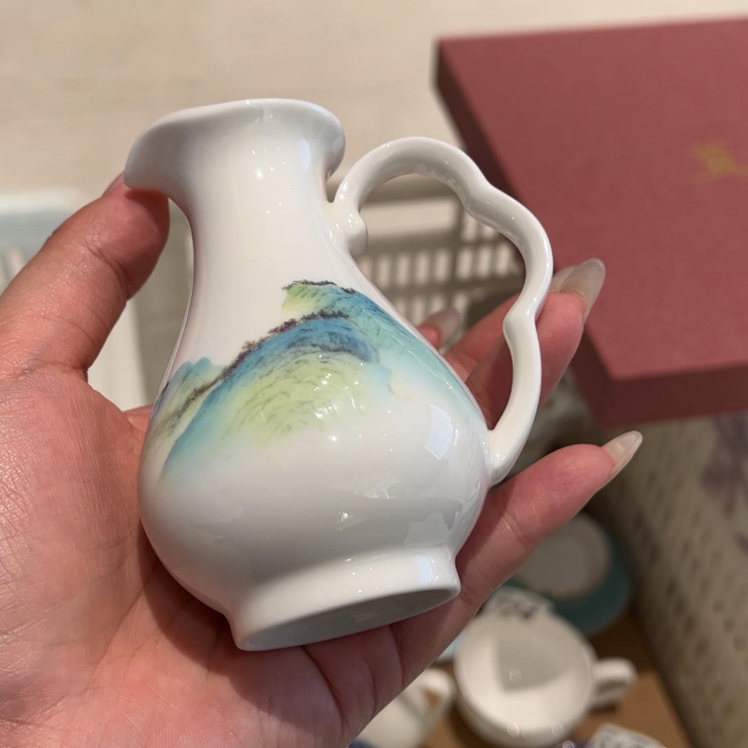 瓷片江山如画分酒器