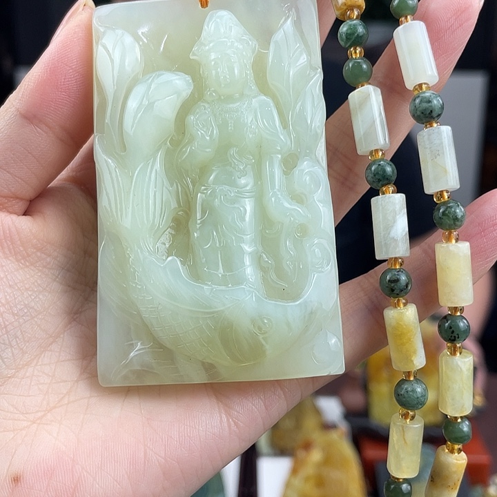 蛇纹石玉未镶嵌颈饰