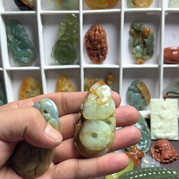 蛇纹石玉合金颈饰