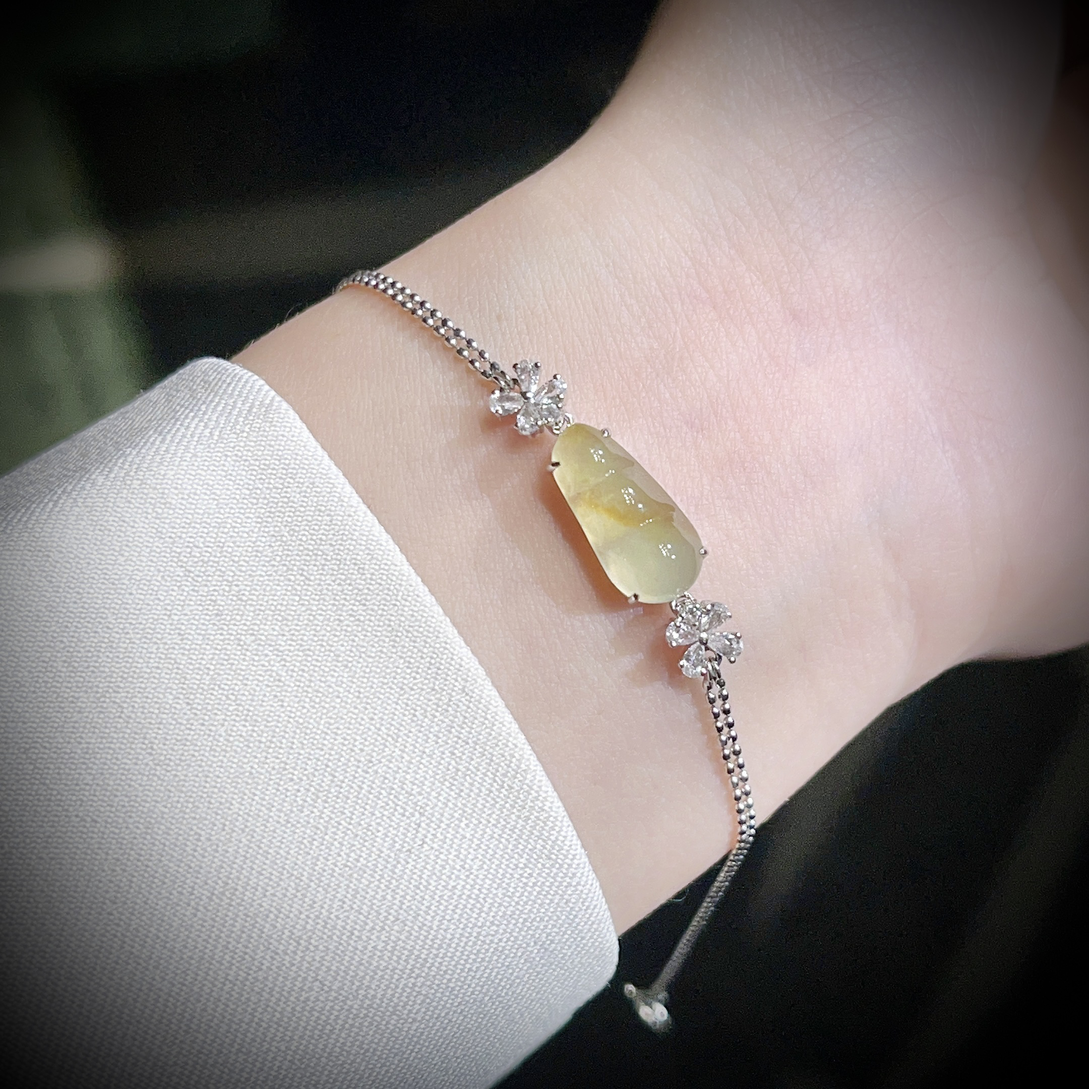 18k金镶嵌 天然A货翡翠高冰黄翡福豆手链可调节 