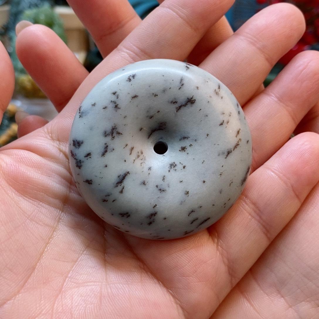 透闪石质玉吊坠未镶嵌