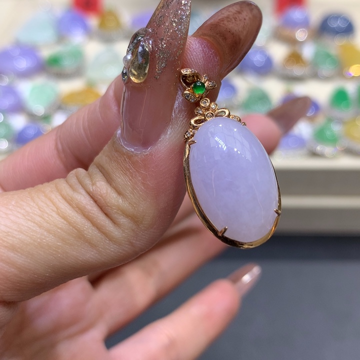 翡翠颈饰18K金镶嵌翡翠