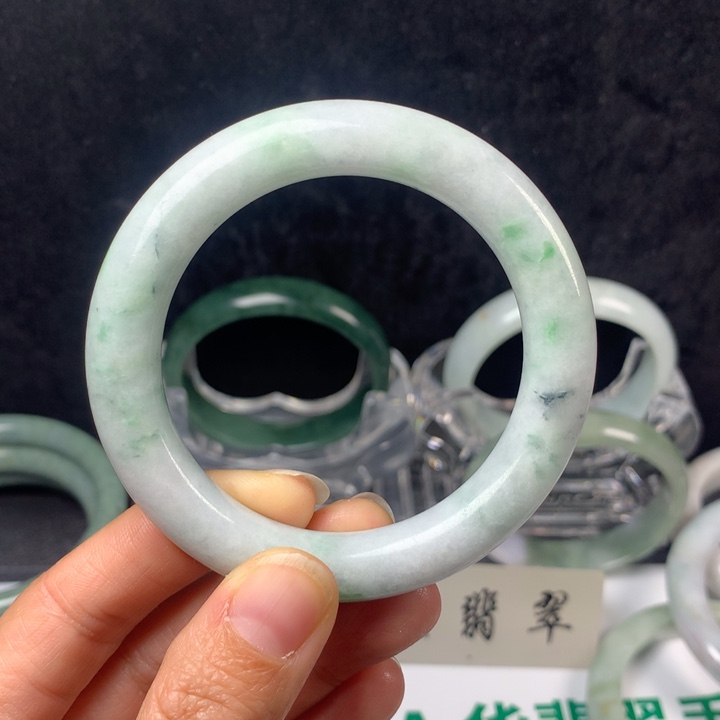 翡翠未镶嵌手镯25号。 52.6圈