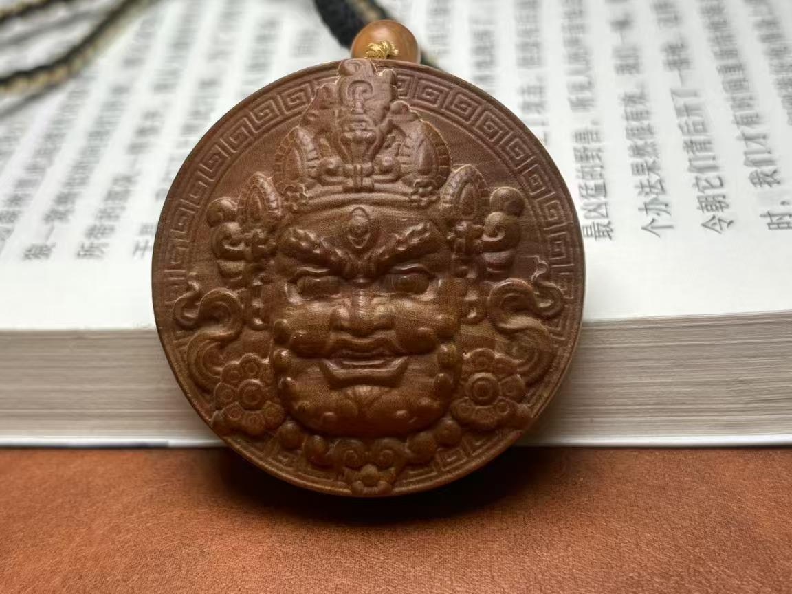 印度老山檀香横纹黑肉圆牌黄财神