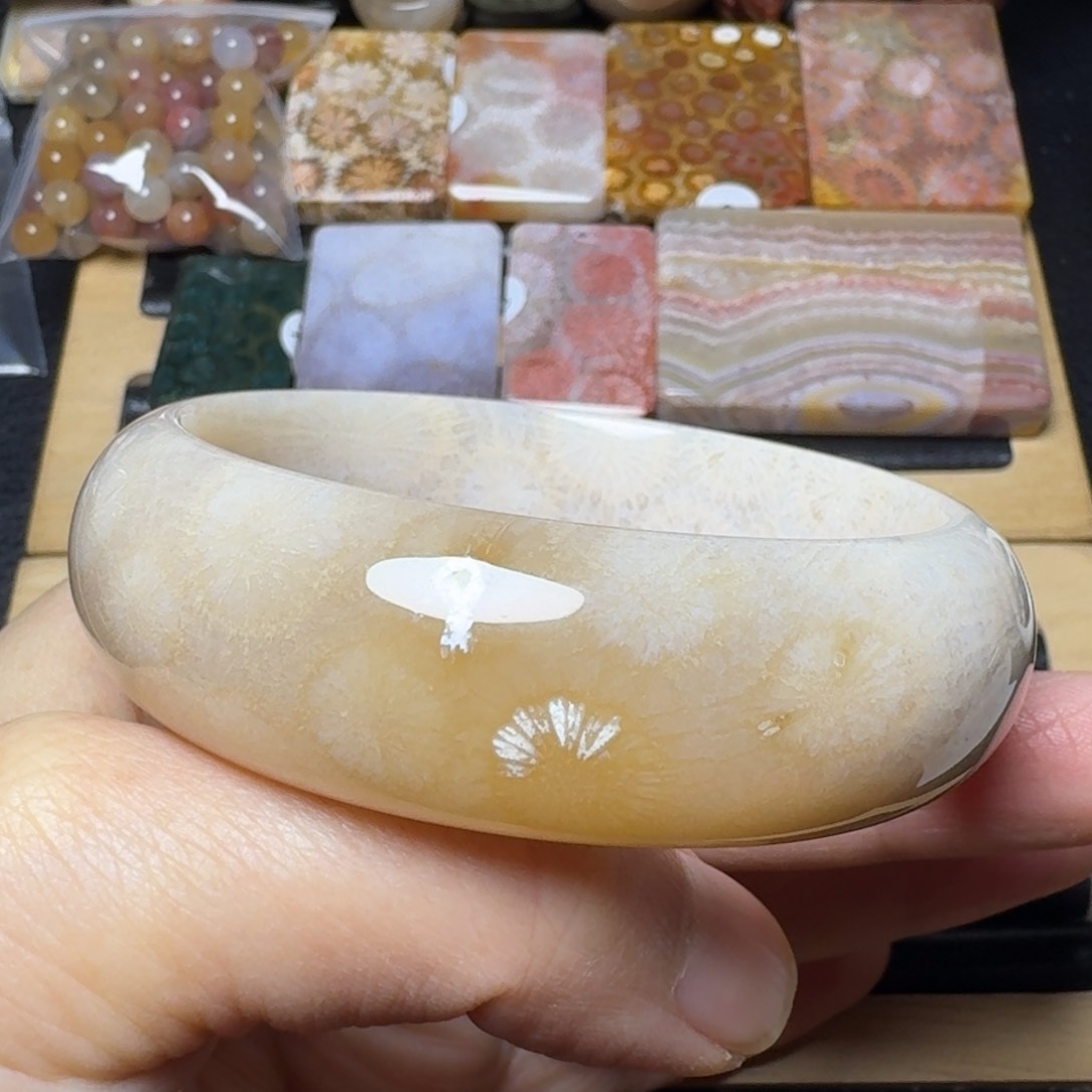 硅化玉56带糖的米黄大花未镶嵌