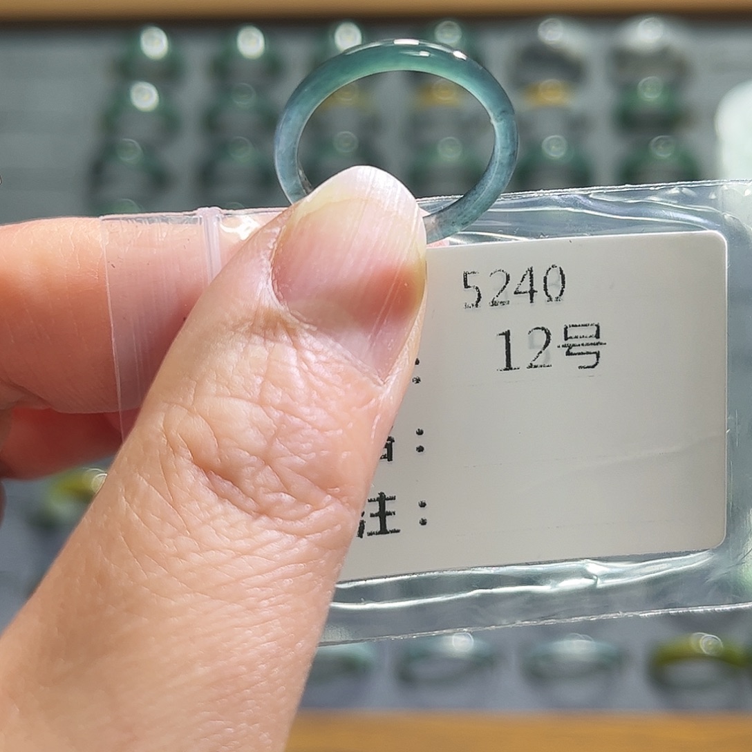 翡翠未镶嵌戒指5240。   