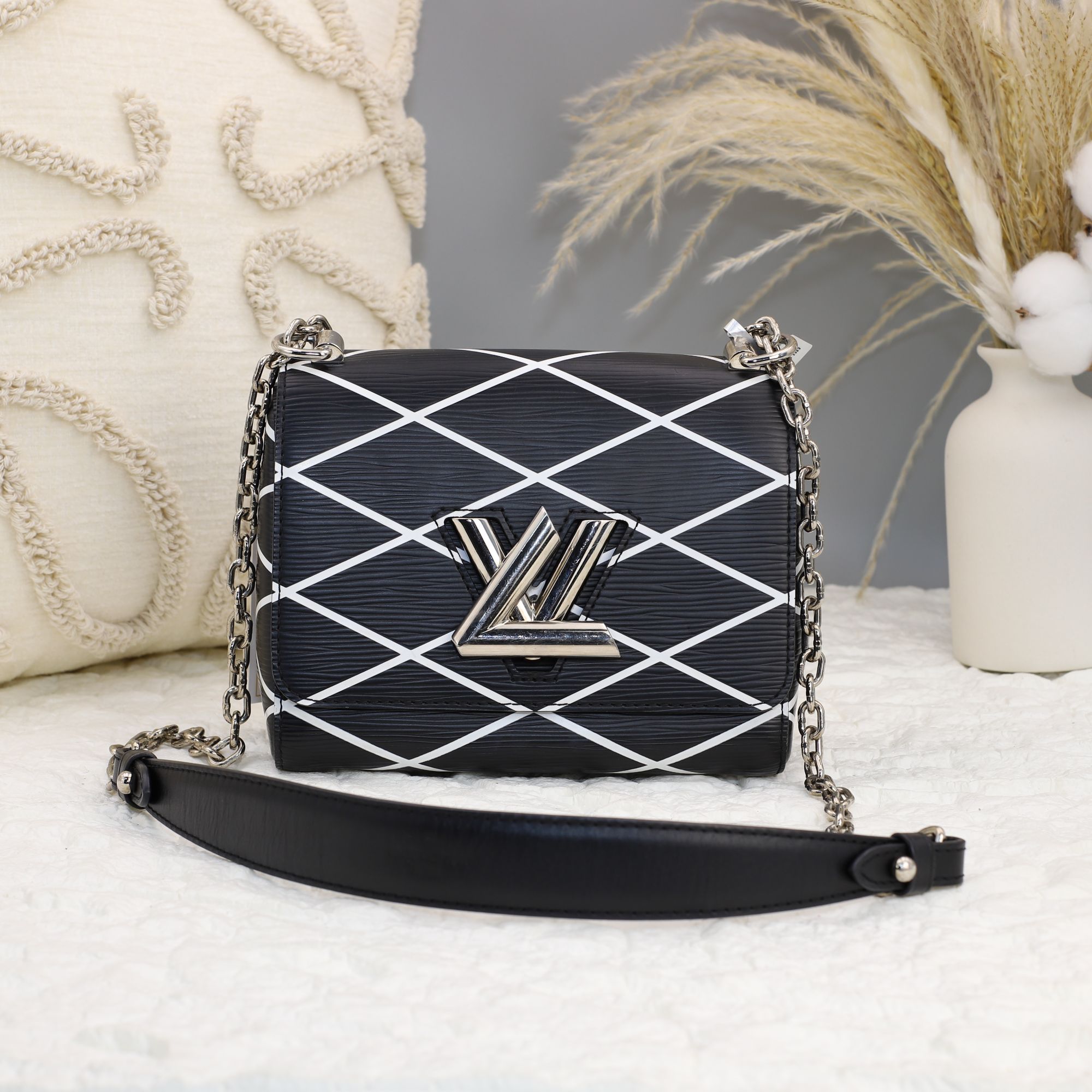 99新 LouisVuitton/路易威登 98新LV黑白水波纹扭一扭 单肩斜跨包