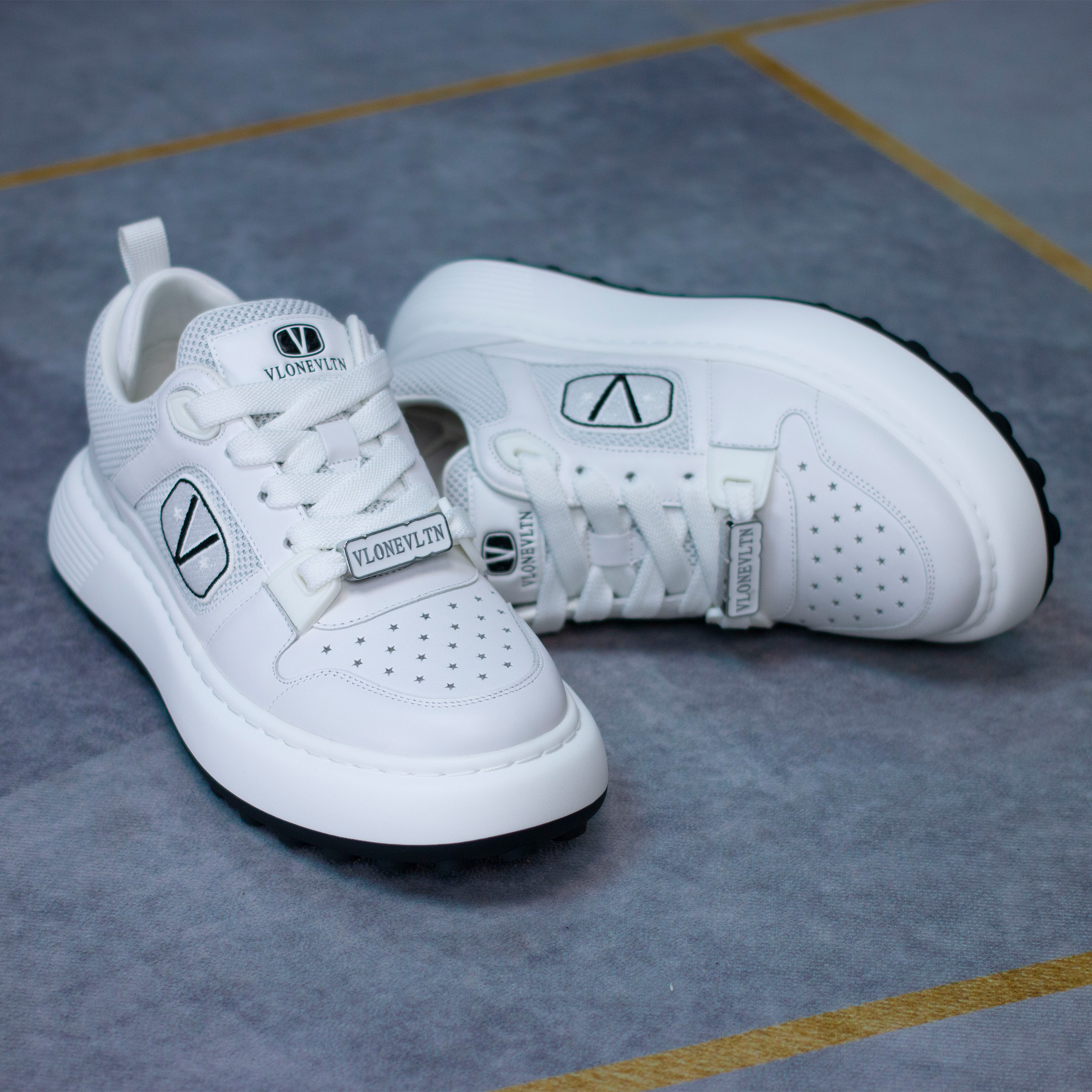 板鞋系带潮流透气粒面皮休闲板鞋男士百搭