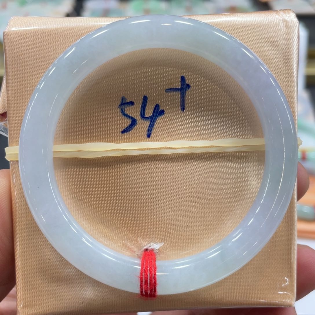 翡翠手镯未镶嵌翡翠手镯