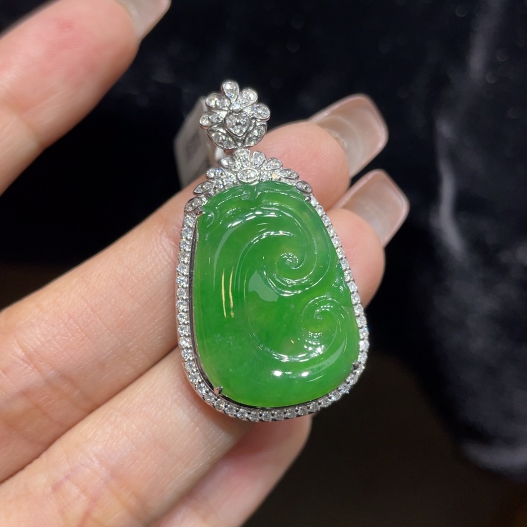 翡翠颈饰18K金镶嵌天然缅甸翡翠