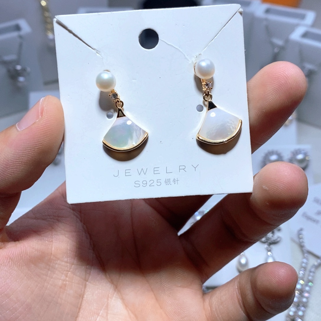 淡水珍珠耳饰未镶嵌