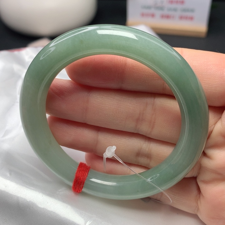 翡翠手镯（圆镯）未镶嵌53535454