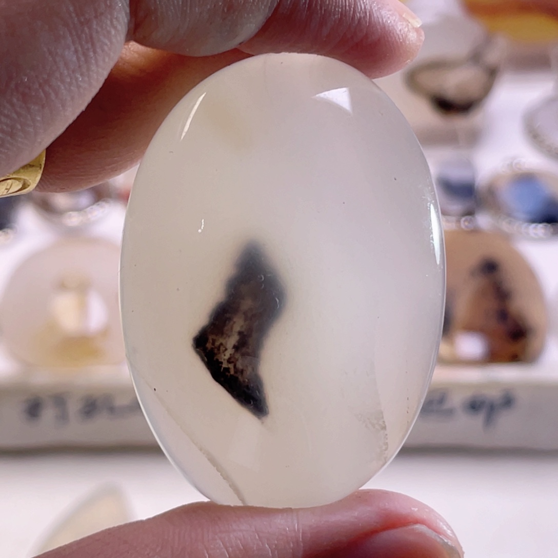 玛瑙/玉髓未镶嵌珠宝奇石