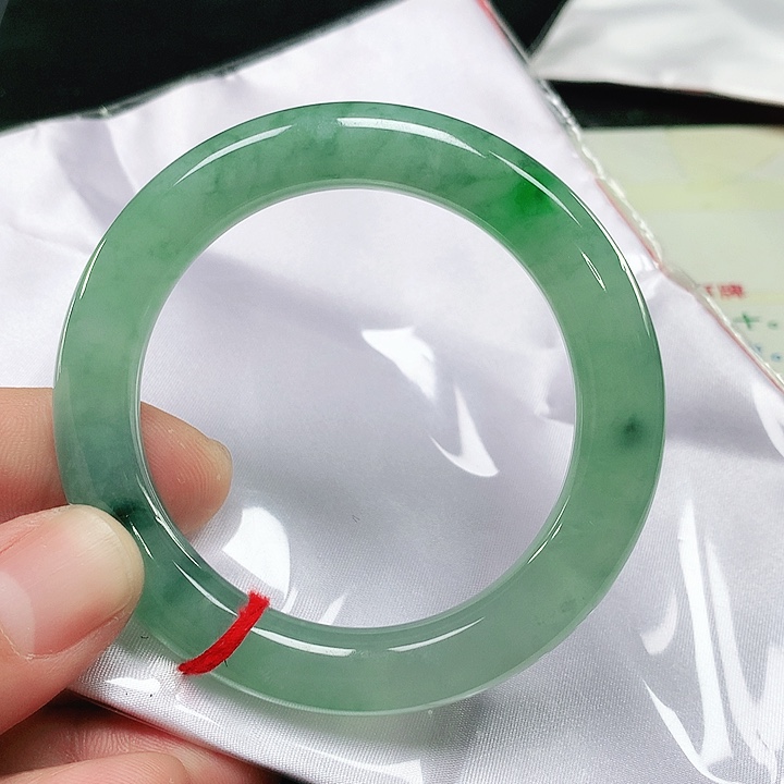 翡翠手镯未镶嵌翡翠手镯未镶嵌