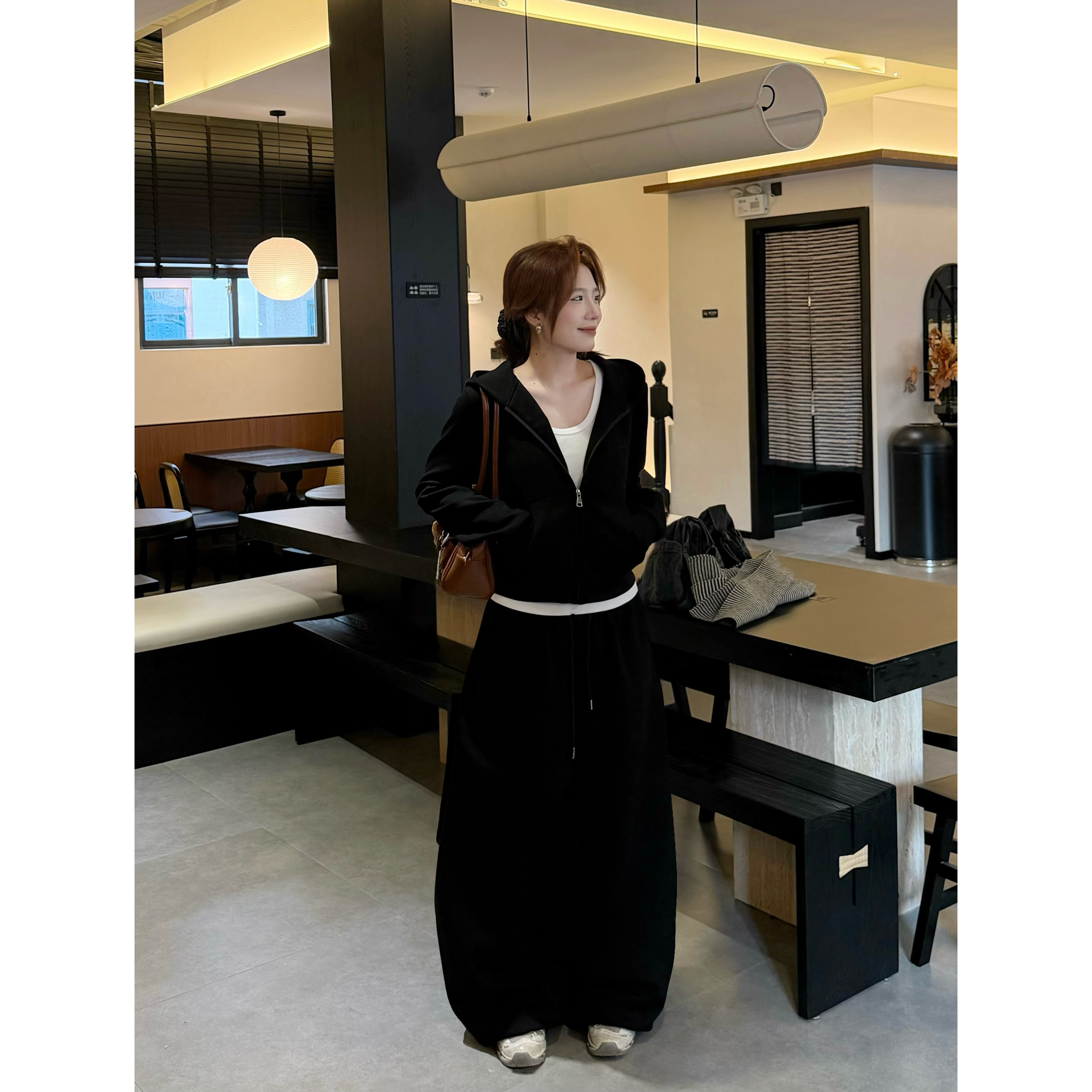 友魚 灰红黑色加绒连帽卫衣短款秋冬运动正肩修身款外套休闲套装