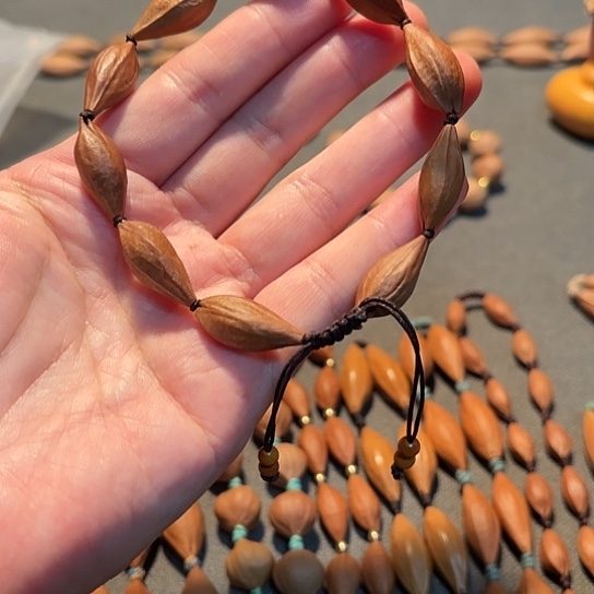 0.9野生小瓜子手串款