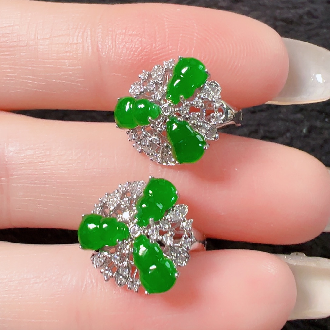 翡翠18K金镶嵌耳饰签收后24小时鉴赏期，过时不退