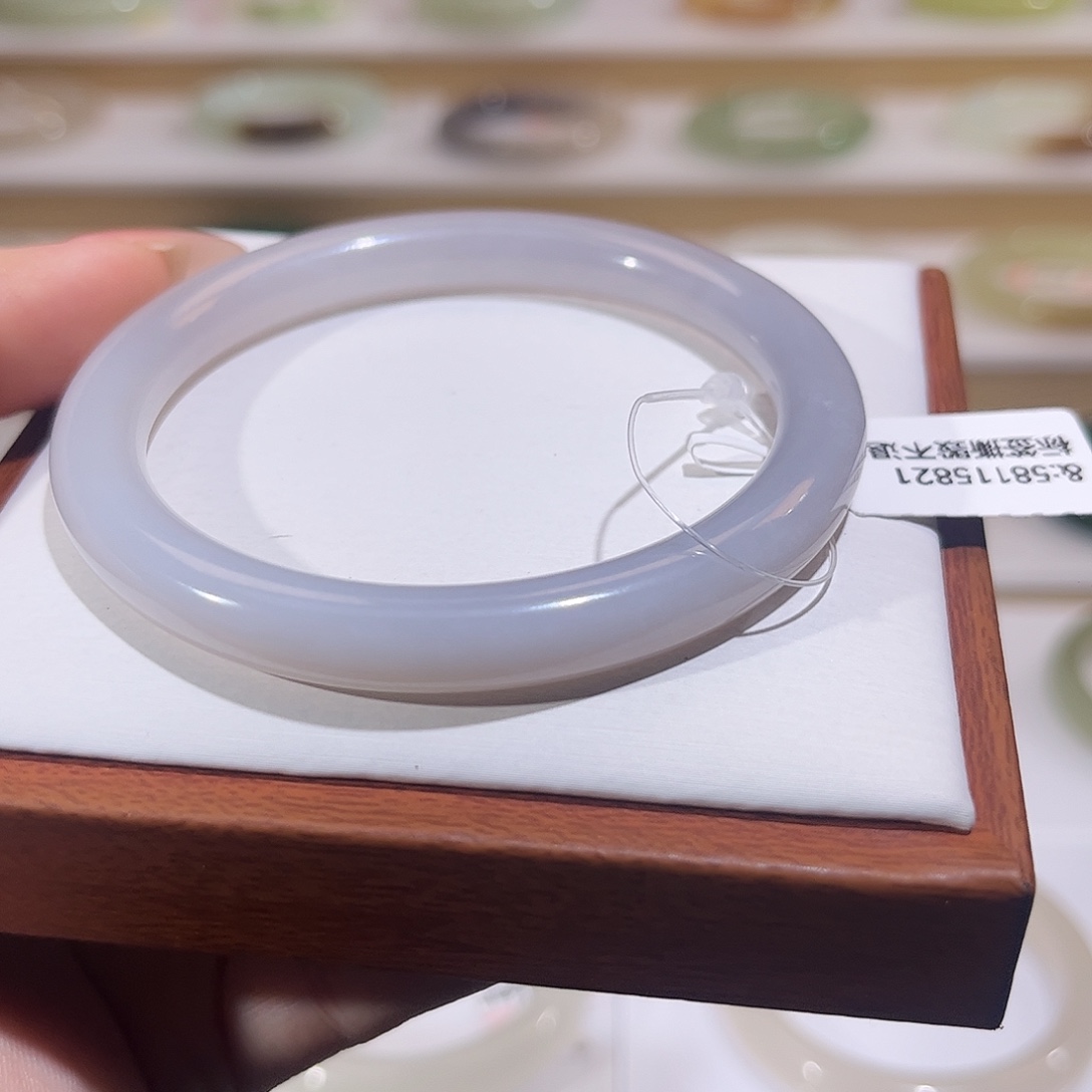 和田玉未镶嵌手镯胭紫渐变