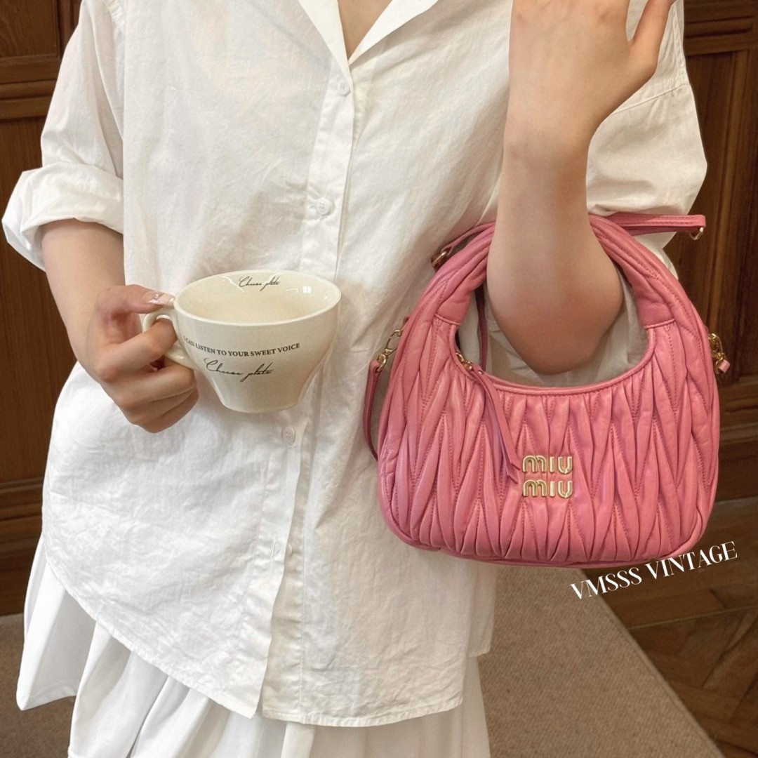 99新 MIU MIU/缪缪 海棠粉hobo羊皮单肩包/66896