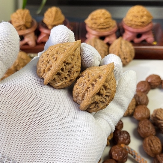 1***1核桃鸡心文玩核桃