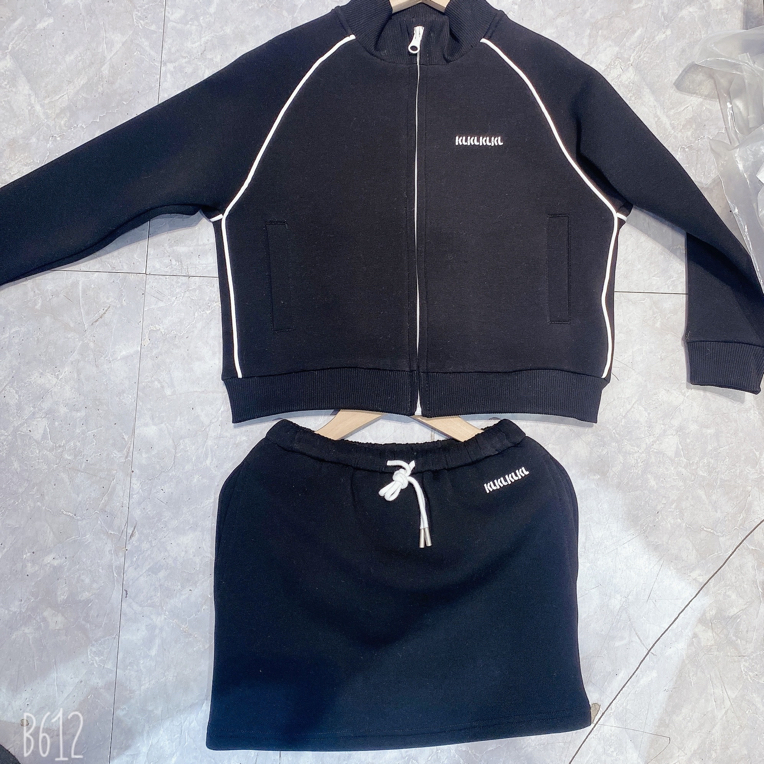 8140童装撞色刺绣套装