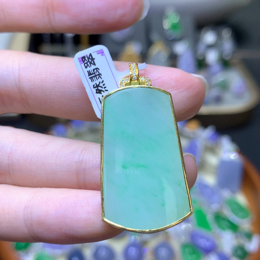 【闪购商品】翡翠颈饰18K金镶嵌翡翠吊坠项链