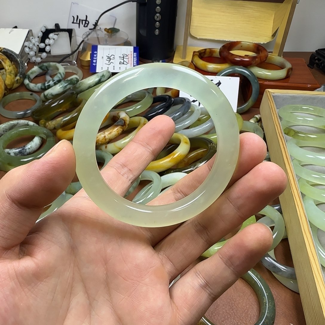 尺***笺蛇纹石玉未镶嵌手镯
