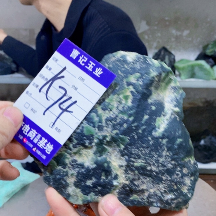 蛇纹石玉原石未镶嵌张*