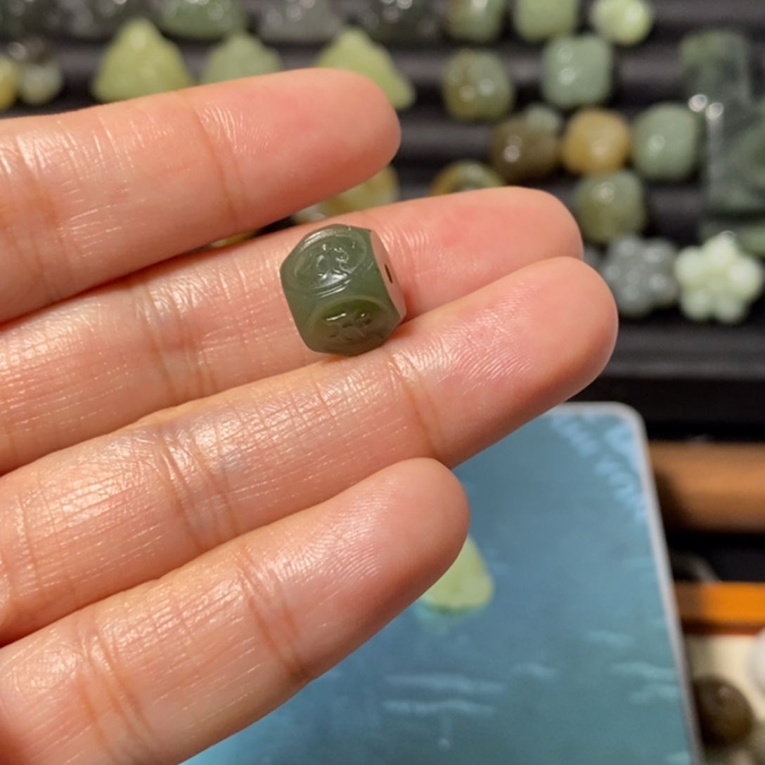 二***三和田玉未镶嵌手链