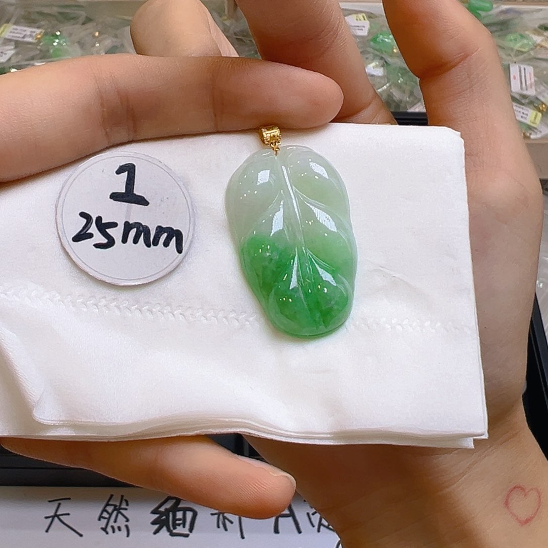 翡翠颈饰18K金镶嵌翡翠