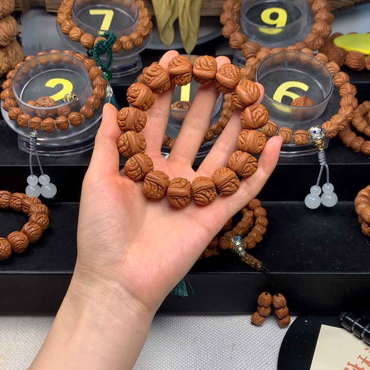 桃核吊坠1.8尺寸野生满天星