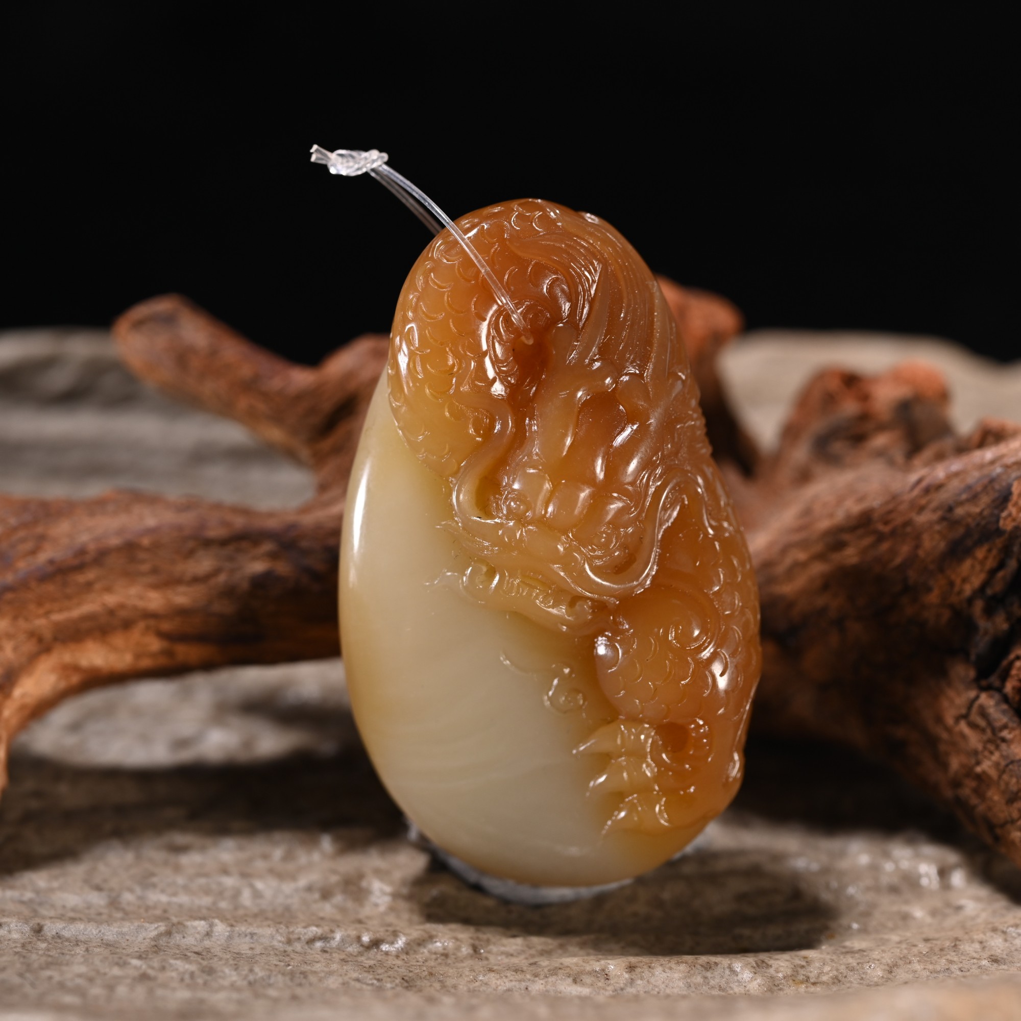 LOT8814和田玉且末糖龙形挂坠/杭拍