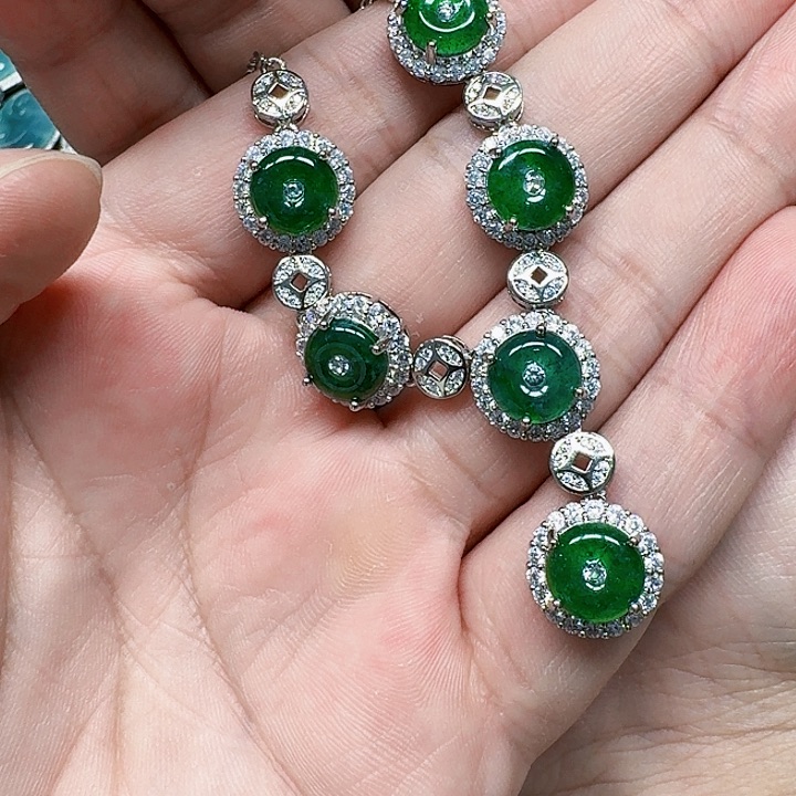 翡翠颈饰未镶嵌天然翡翠A货放漏