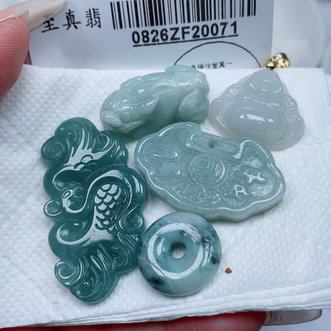 吊坠(不含链)未镶嵌翡翠