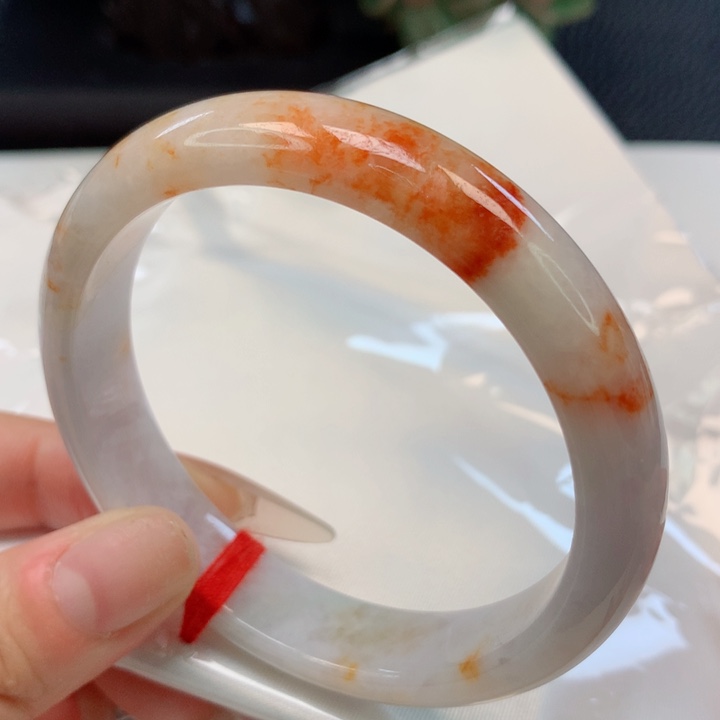 翡翠手镯未镶嵌55圈