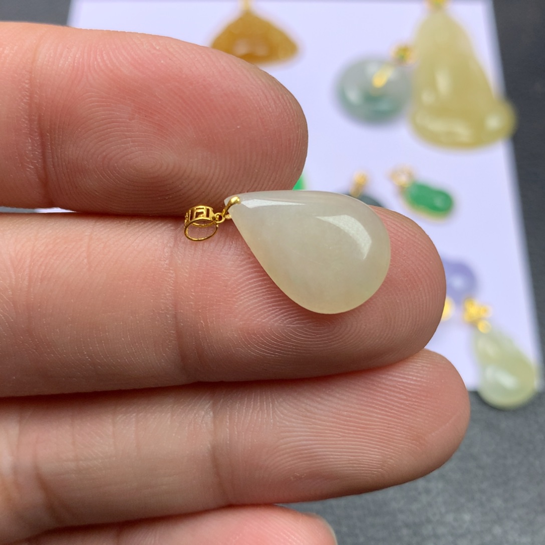 【闪购商品】颈饰18K金镶嵌翡翠翡翠