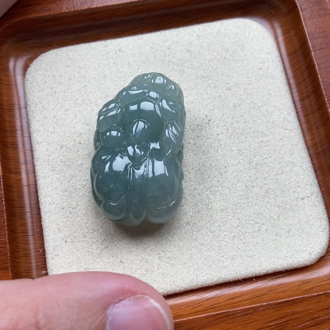 翡翠未镶嵌颈饰如意貔貅吊坠