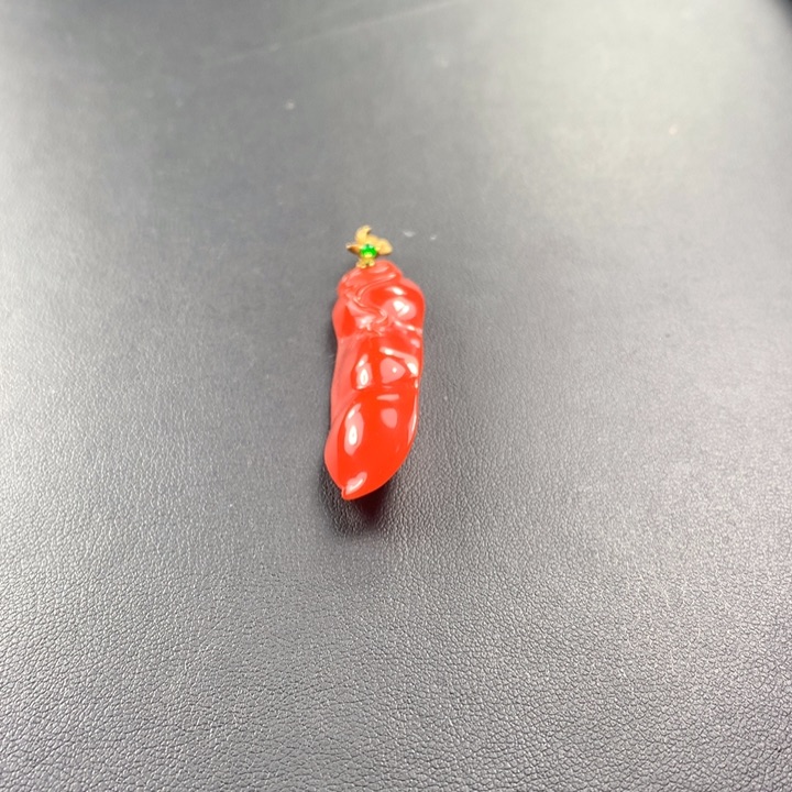 南红玛瑙18K金镶嵌福豆吊坠